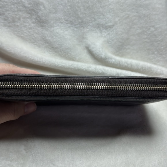 GUCCI Dark Brown Leather GG Zip Around Wallet - Picture 3 of 9